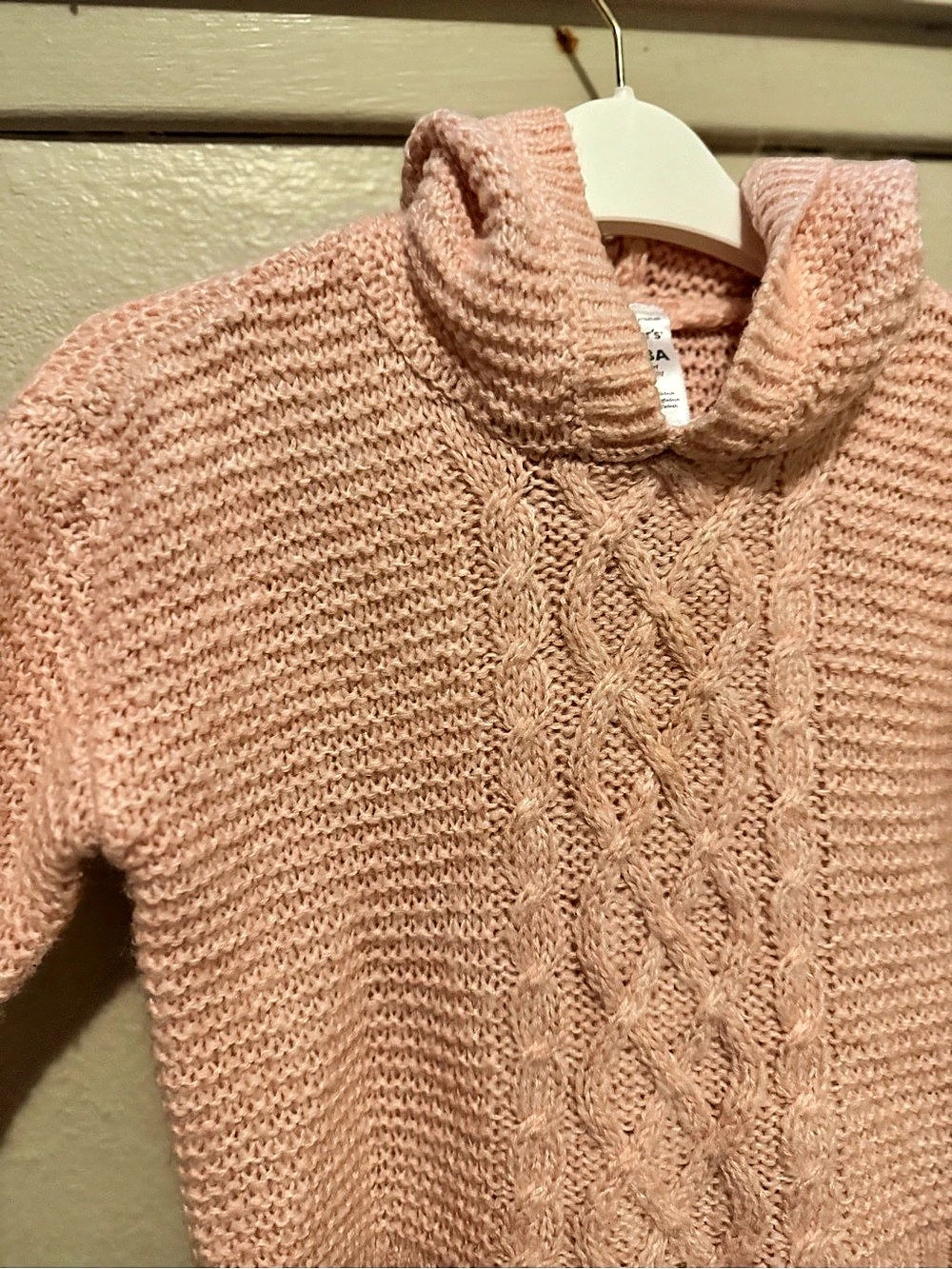 Carter's Cable Knit Cowl Neck Sweater in Pink Size 3T Like New - Picture 4 of 5